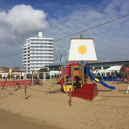 Beach Palace With Small Swimming Pool, Private Beach, Parking Jesolo Extérieur photo