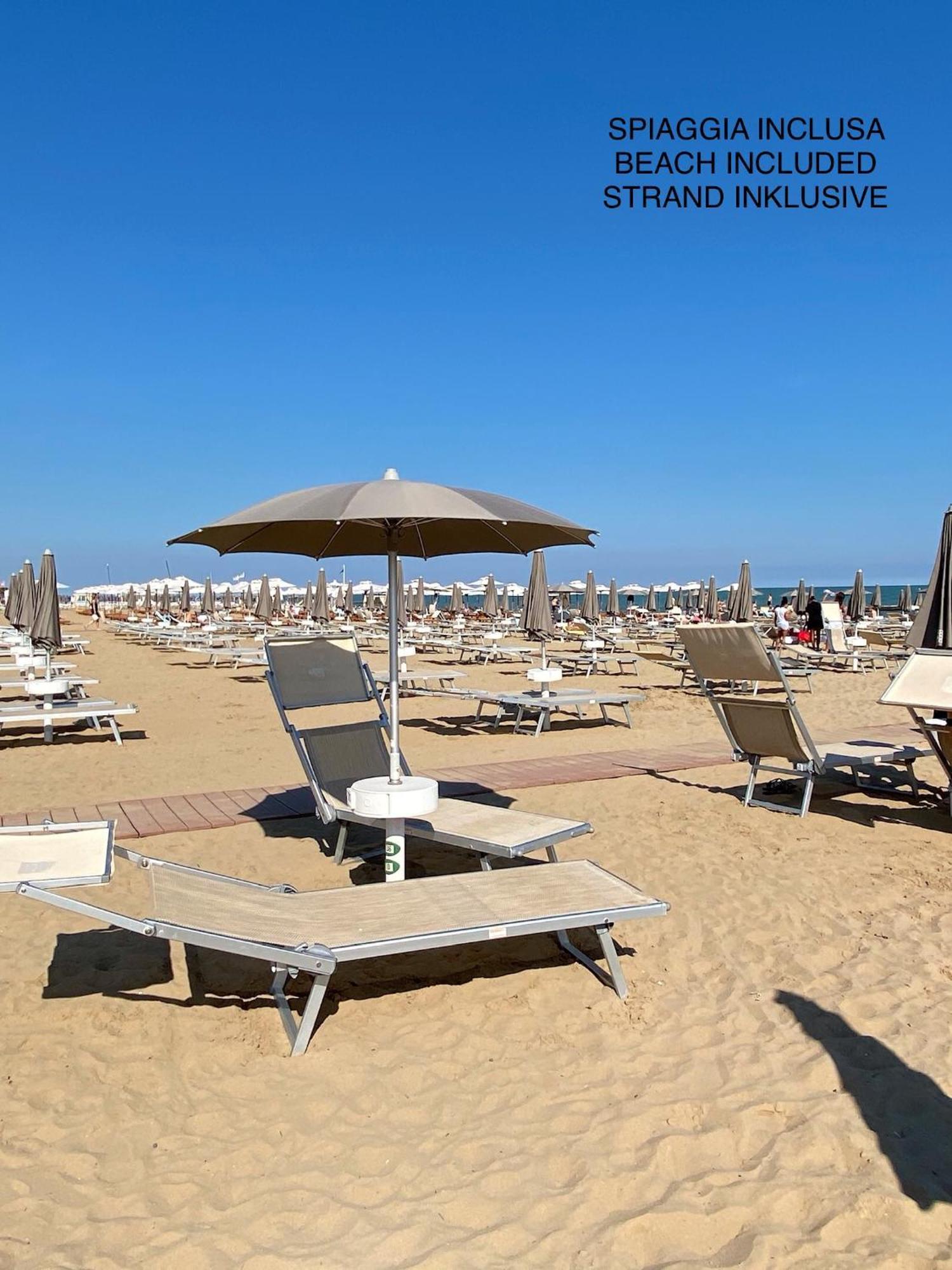 Beach Palace With Small Swimming Pool, Private Beach, Parking Jesolo Extérieur photo