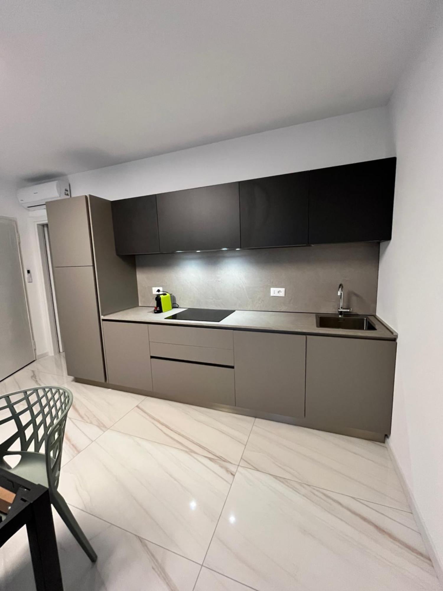 Beach Palace With Small Swimming Pool, Private Beach, Parking Jesolo Extérieur photo