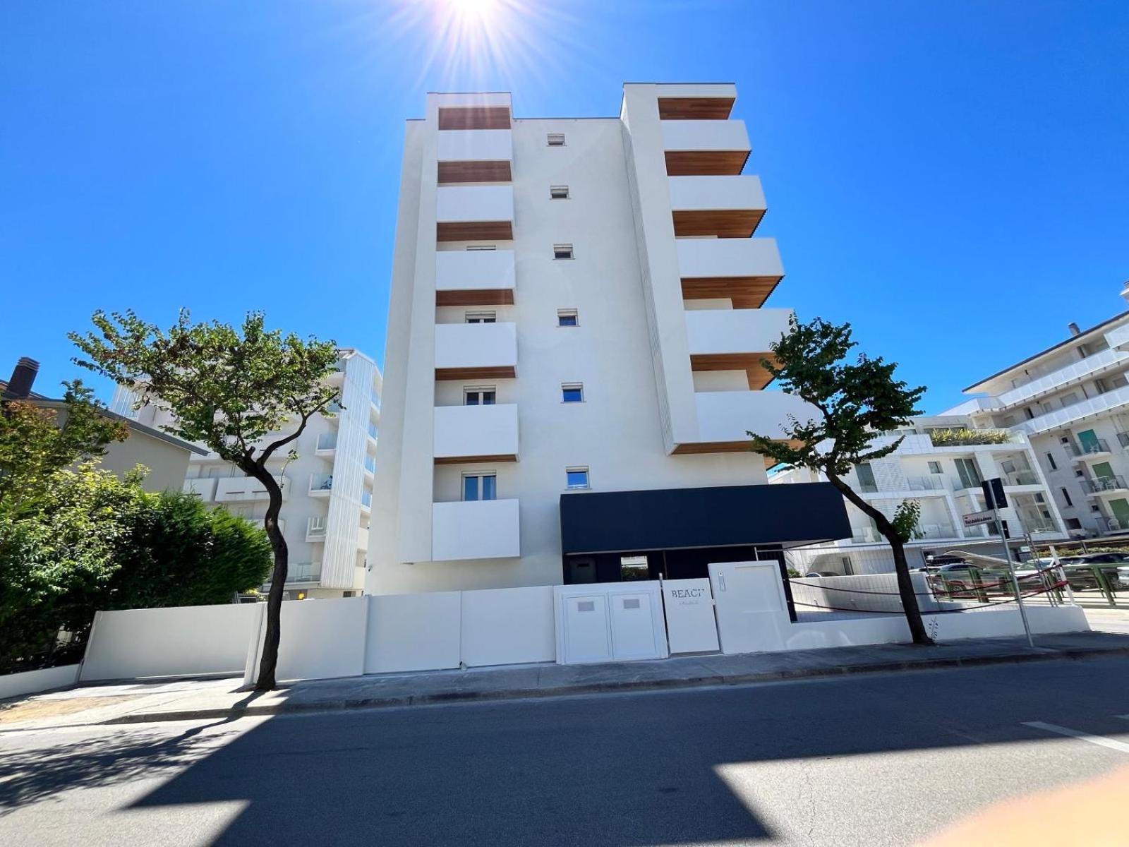 Beach Palace With Small Swimming Pool, Private Beach, Parking Jesolo Extérieur photo
