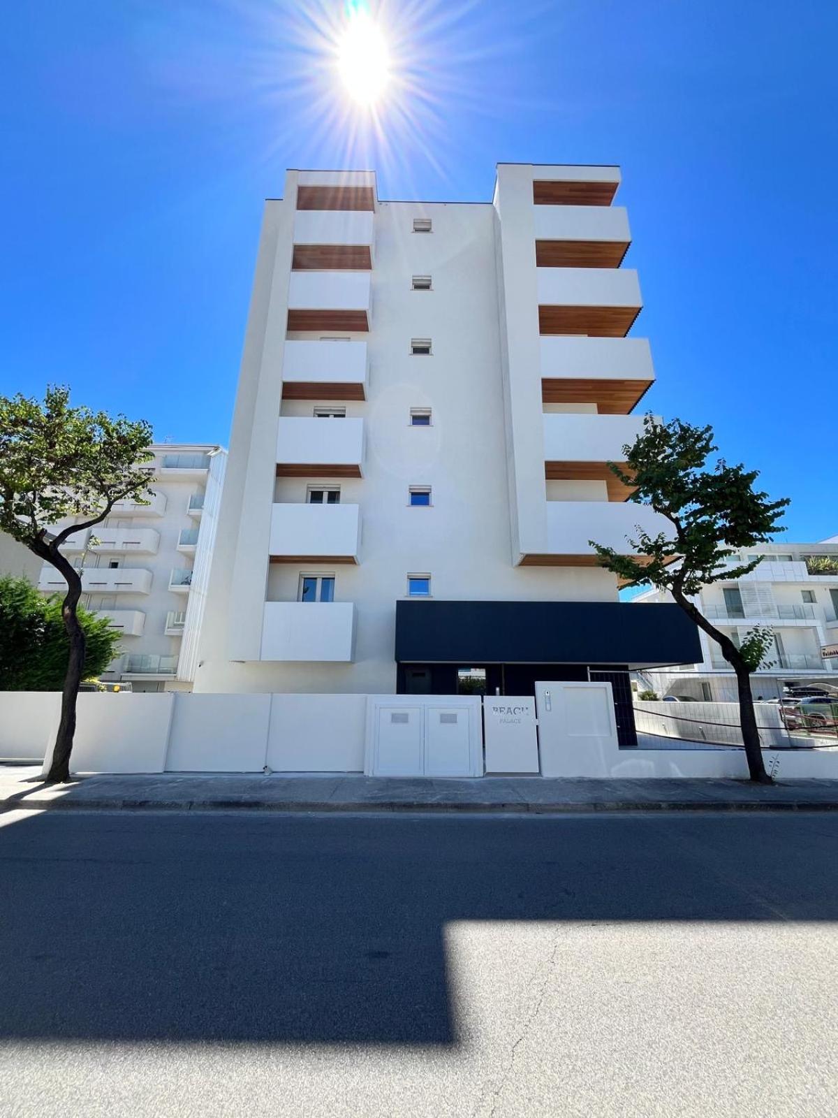Beach Palace With Small Swimming Pool, Private Beach, Parking Jesolo Extérieur photo