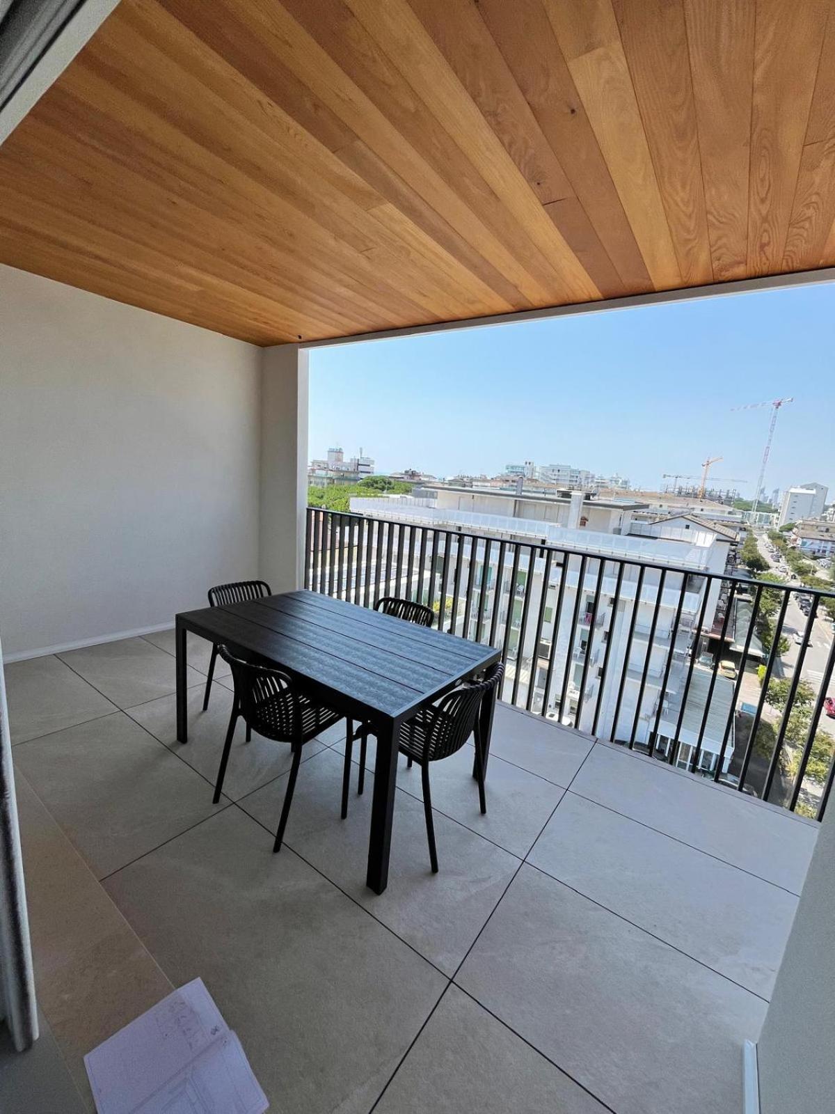 Beach Palace With Small Swimming Pool, Private Beach, Parking Jesolo Extérieur photo