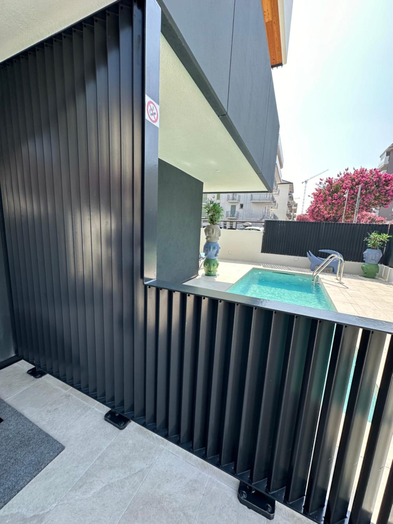 Beach Palace With Small Swimming Pool, Private Beach, Parking Jesolo Extérieur photo